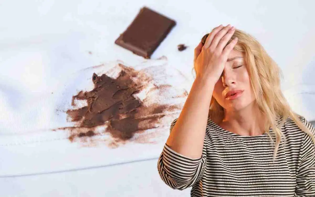 Come togliere le macchie di cioccolato dai vestiti